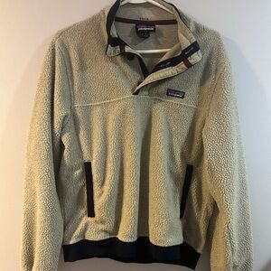 Patagonia tan size small pullover with pockets and a button closure